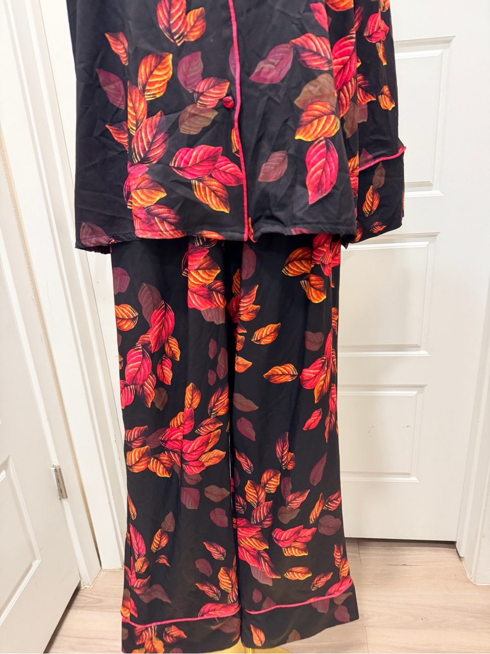 Black Floral Leaf Satin Pajama Set in Red & Orange - Picture 3 of 6